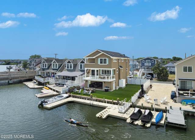 Property at 6 Pearce Ct, Manasquan, NJ 08736, 3 beds, 2.5 baths