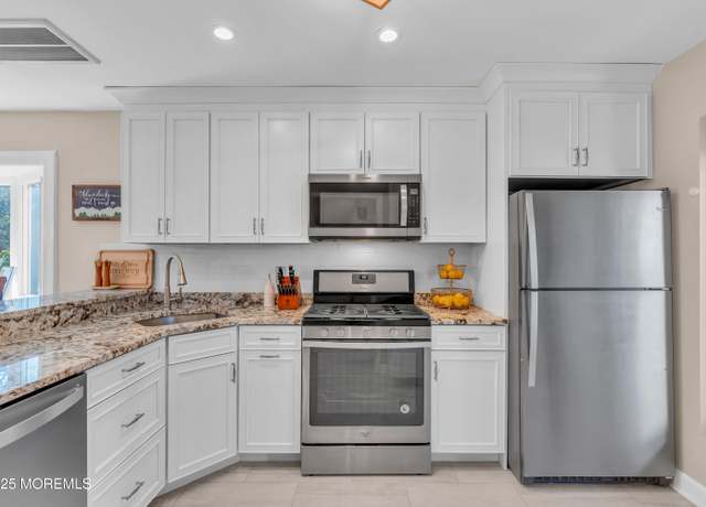 Property at 3 Rose Manor Ct #101, Brick, NJ 08723, 2 beds, 2.5 baths