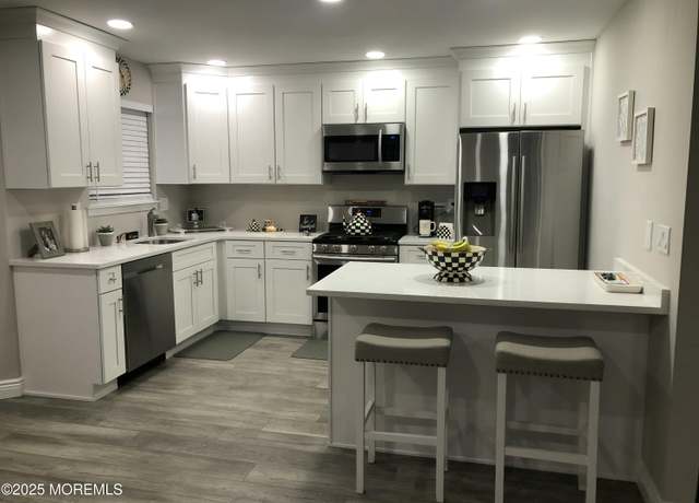 Property at 139 Daffodil Dr, Freehold, NJ 07728, 2 beds, 2.5 baths