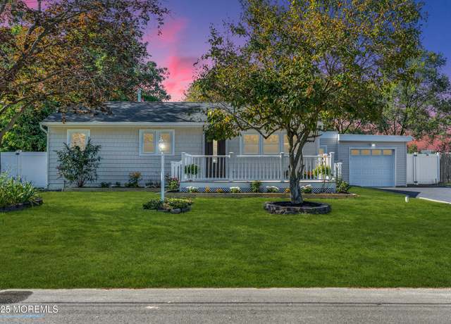 Property at 247 Cottonwood Dr, Brick, NJ 08723, 3 beds, 1.5 baths