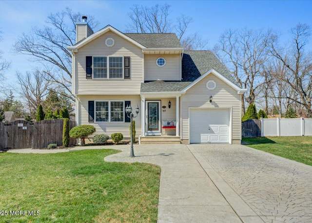 Property at 17 Coral Dr, Howell, NJ 07731, 3 beds, 2.5 baths