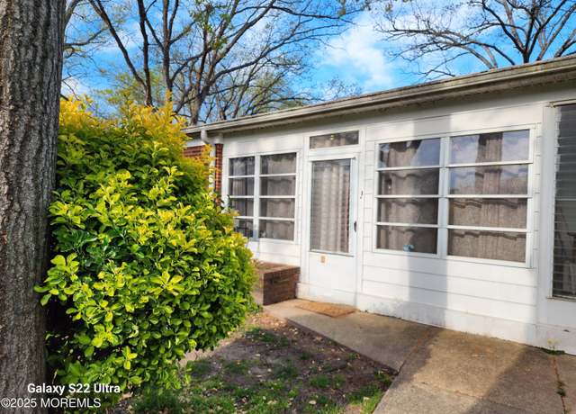 Property at 98B Edinburgh Ln, Lakewood, NJ 08701, 2 beds, 1 bath