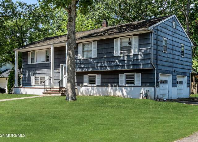 Property at 38 Roselle Ct, Lakewood, NJ 08701, 4 beds, 2.5 baths