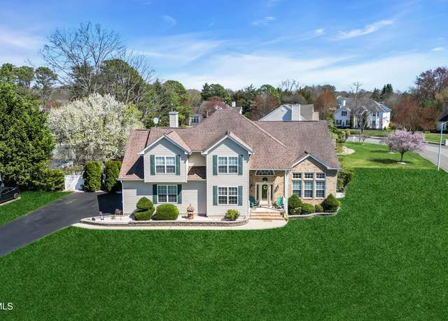 Property at 31 Woodview Dr, Howell, NJ 07731, 5 beds, 4 baths
