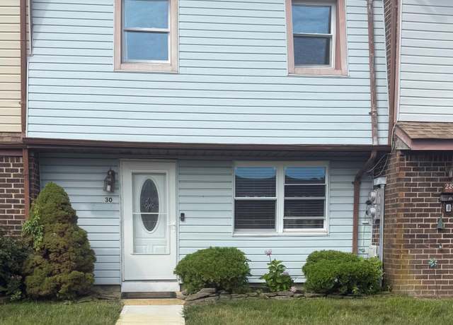 Property at 30 Greenwood Loop Rd, Brick, NJ 08724, 2 beds, 1.5 baths