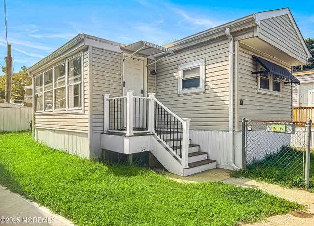 Property at 10 Robin, Hazlet, NJ 07730, 2 beds, 1 bath