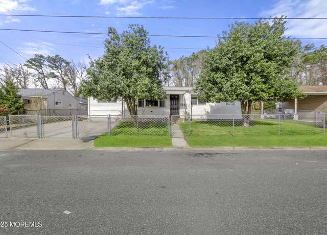 Property at 144 Belmont Dr, Toms River, NJ 08757, 4 beds, 2 baths