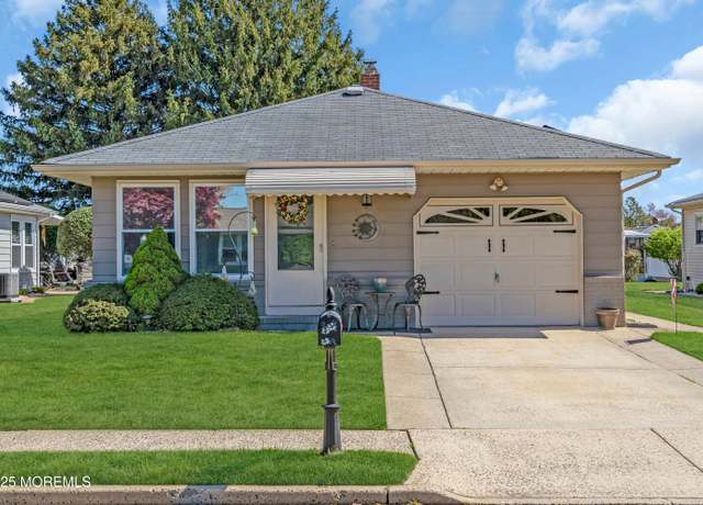 Property at 7 Aztec Ct, Toms River, NJ 08757, 2 beds, 1 bath