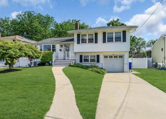 Property at 6 Ray Dr, Toms River, NJ 08753, 3 beds, 1.5 baths