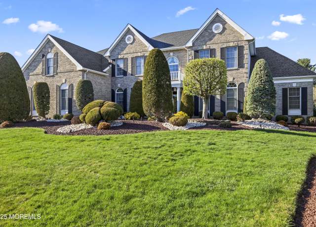 Property at 1 Country View Dr, Freehold, NJ 07728, 4 beds, 3.5 baths