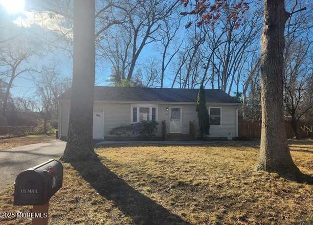 Property at 12 Lawrence Ave, Bayville, NJ 08721, 2 beds, 1 bath