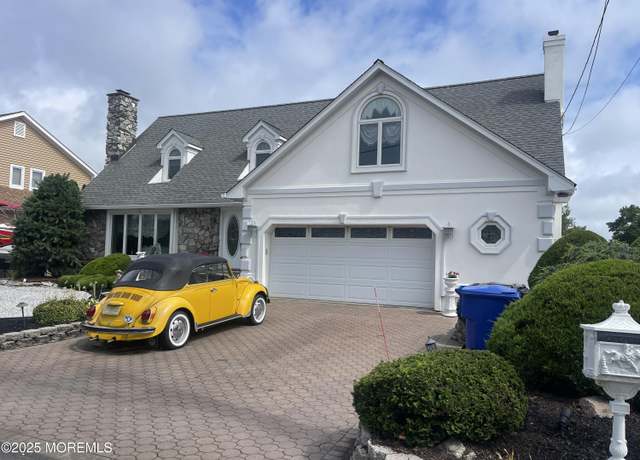 Property at 689 Golden Dr, Toms River, NJ 08753, 3 beds, 2.5 baths