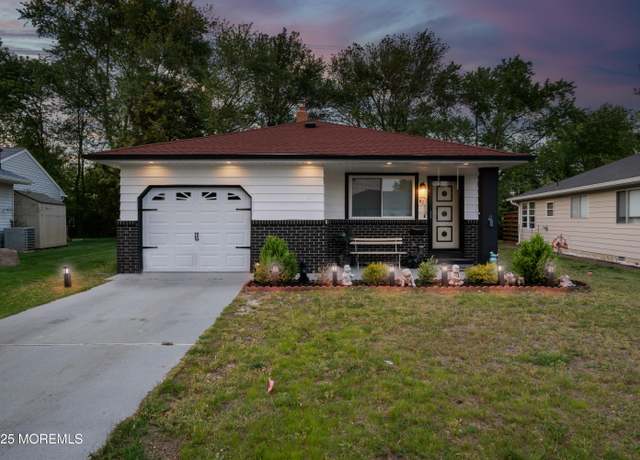 Property at 82 Fort De France Ave, Toms River, NJ 08757, 2 beds, 1.5 baths