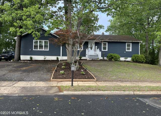 Property at 53 Darien Rd, Howell, NJ 07731, 4 beds, 2 baths