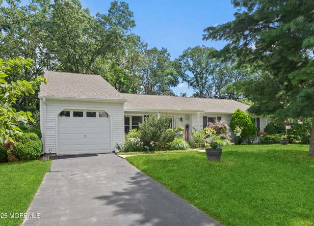 Property at 7 Lamp Post Ct, Howell, NJ 07731, 3 beds, 2.5 baths