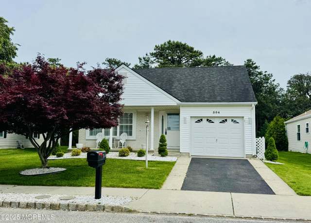 Property at 304 Jamaica Blvd, Toms River, NJ 08757, 2 beds, 2 baths
