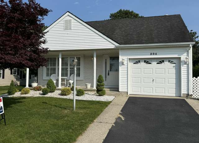 Property at 304 Jamaica Blvd, Toms River, NJ 08757, 2 beds, 2 baths