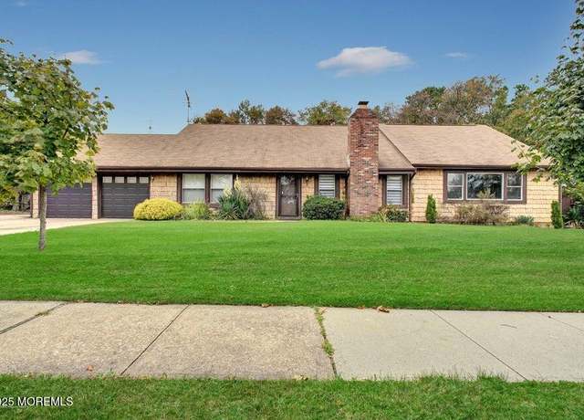 Property at 1299 E County Line Rd, Lakewood, NJ 08701, 5 beds, 3.5 baths