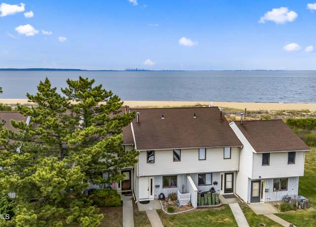 Property at 165 Shore Blvd #13, Keansburg, NJ 07734, 2 beds, 1.5 baths