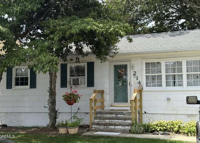 Property at 214 Crane Rd, Brick, NJ 08723, 4 beds, 1 bath