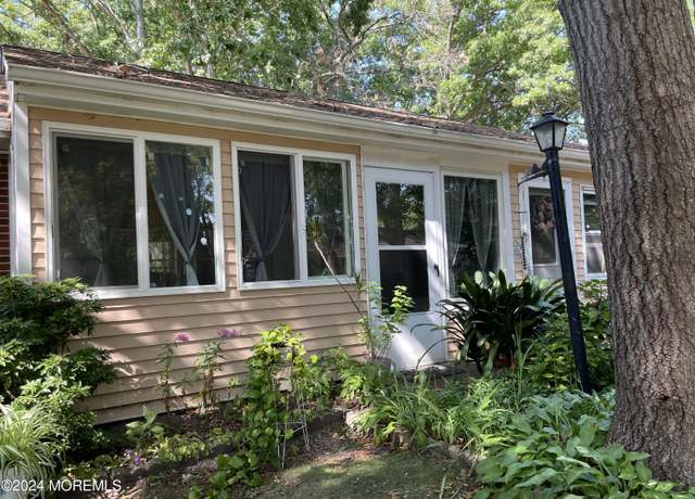 Property at 76E Dorchester Dr #1005, Lakewood, NJ 08701, 2 beds, 1 bath