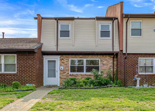 Property at 174 Esmeralda Ct, Brick, NJ 08724, 2 beds, 1.5 baths