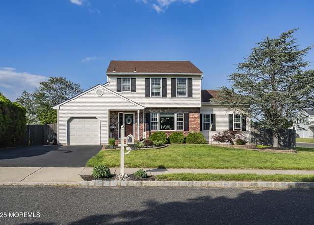 Property at 7 Albatross Dr, Howell, NJ 07731, 3 beds, 1.5 baths