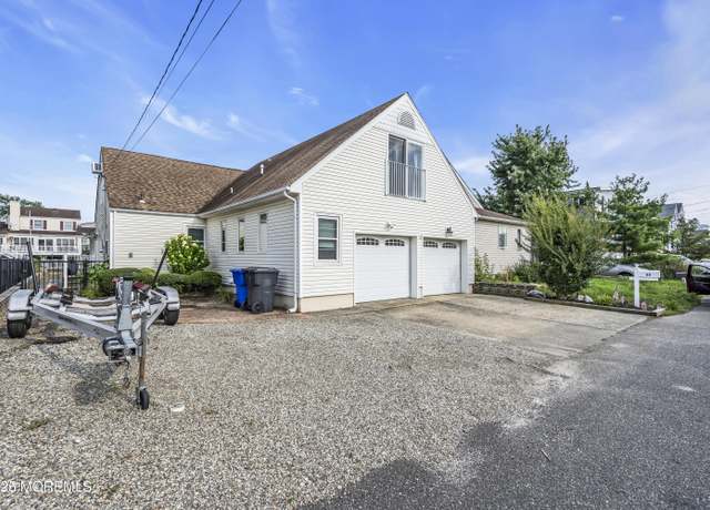 Property at 25 Halsey Dr, Brick, NJ 08723, 5 beds, 3 baths