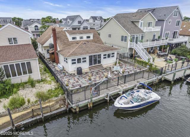 Property at 25 Halsey Dr, Brick, NJ 08723, 5 beds, 3 baths