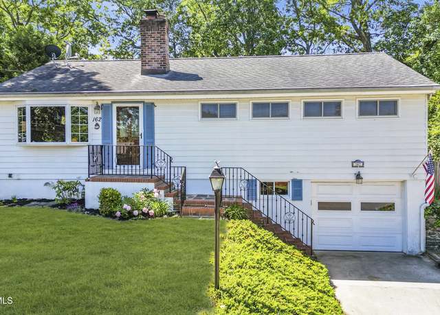 Property at 162 Delaware Ave, Atlantic Highlands, NJ 07716, 3 beds, 1.5 baths