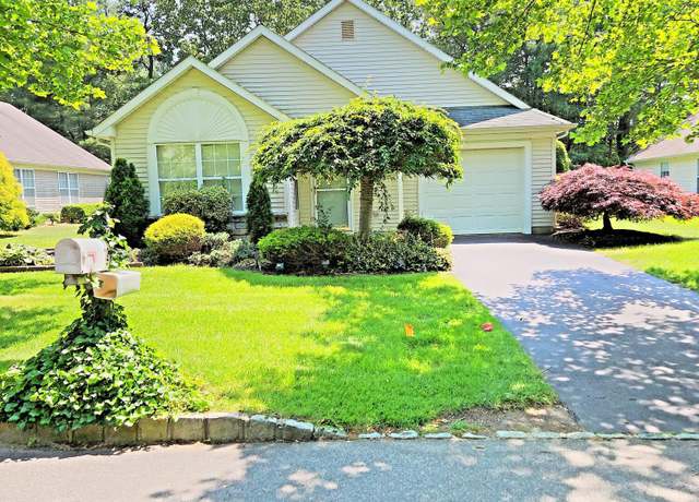 Property at 12 Skylark Ln, Lakewood, NJ 08701, 2 beds, 2 baths