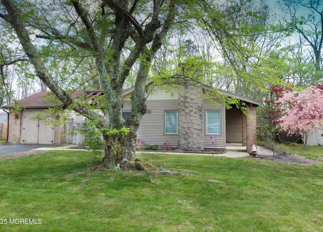 Property at 21 Birmingham Dr, Jackson, NJ 08527, 3 beds, 2 baths