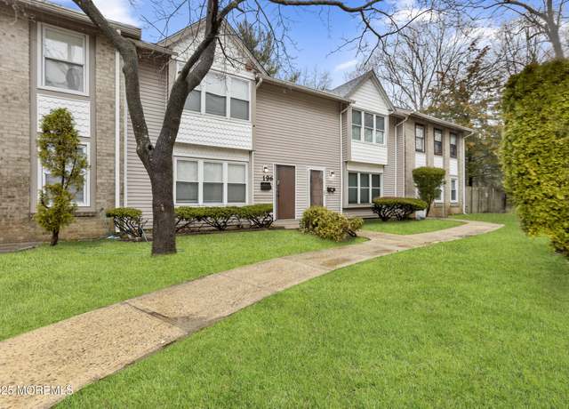Property at 196 Stratford Pl, Lakewood, NJ 08701, 3 beds, 1.5 baths