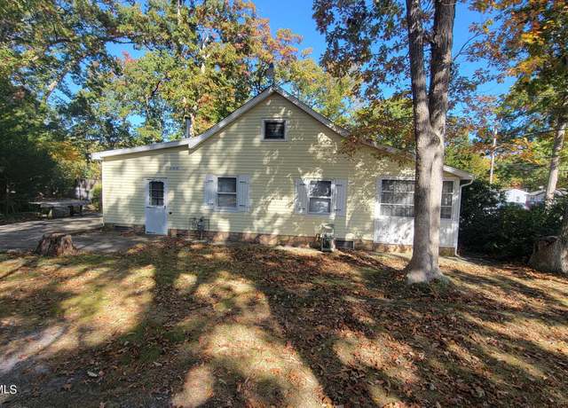 Property at 520 Gilford Ave, Toms River, NJ 08753, 2 beds, 1 bath