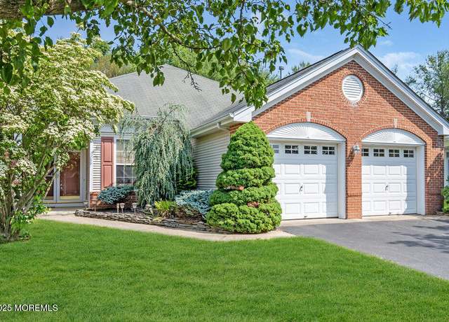 Property at 14 Gardenways Ct, Lakewood, NJ 08701, 3 beds, 2 baths
