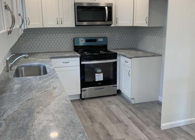 Property at 3 Willoughby Ct, Toms River, NJ 08757, 2 beds, 2 baths