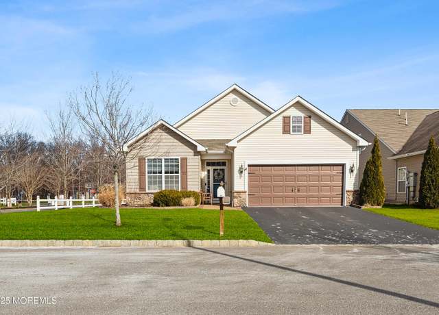 Property at 107 Eagle Ridge Cir, Lakewood, NJ 08701, 2 beds, 2 baths
