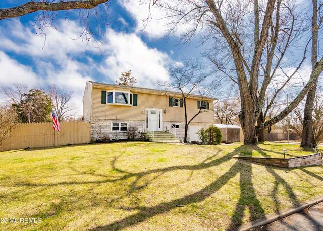 Property at 8 Pine Hill St, Jackson, NJ 08527, 3 beds, 1.5 baths