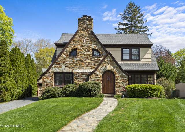Property at 6 Garden Rd, Little Silver, NJ 07739, 4 beds, 2.5 baths