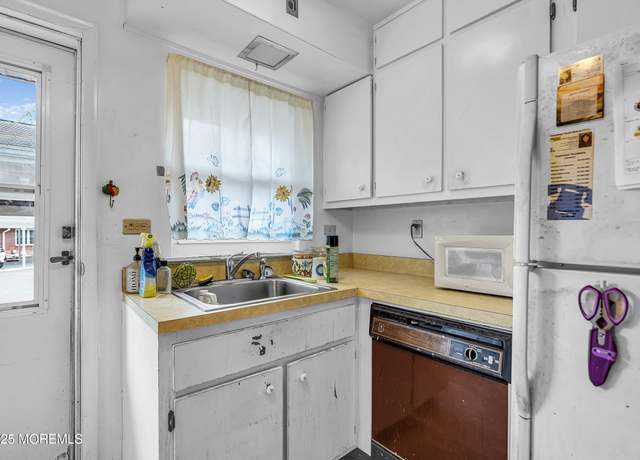 Property at 72 Dorchester Dr Unit F, Lakewood, NJ 08701, 2 beds, 1 bath