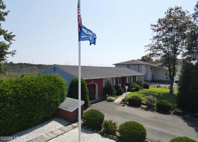 Property at 165 Royal Dr, Brick, NJ 08723, 3 beds, 1.5 baths
