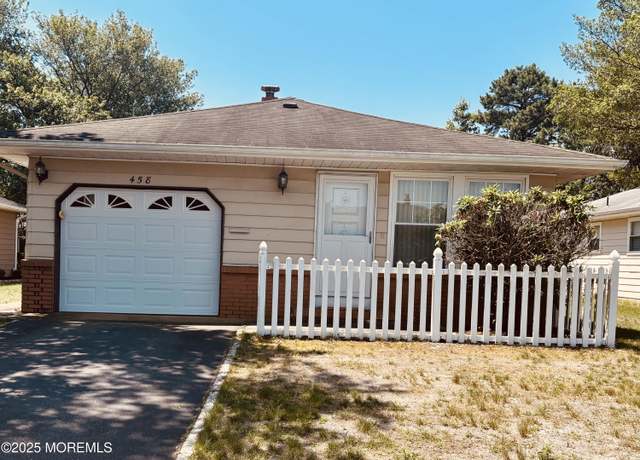 Property at 458 Jamaica Blvd, Toms River, NJ 08757, 2 beds, 1 bath