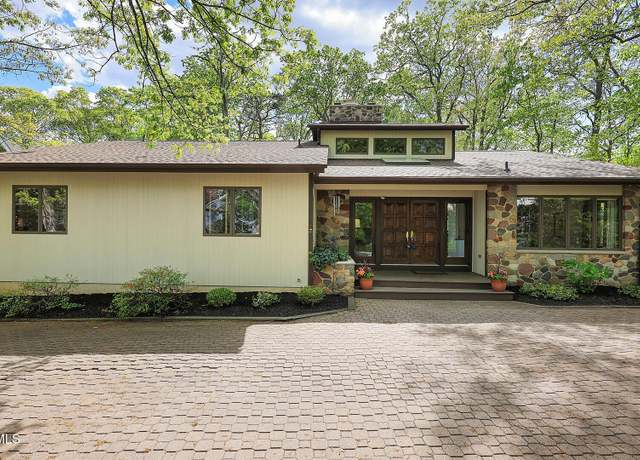 Property at 8 S Tamarack Dr, Brielle, NJ 08730, 3 beds, 3 baths