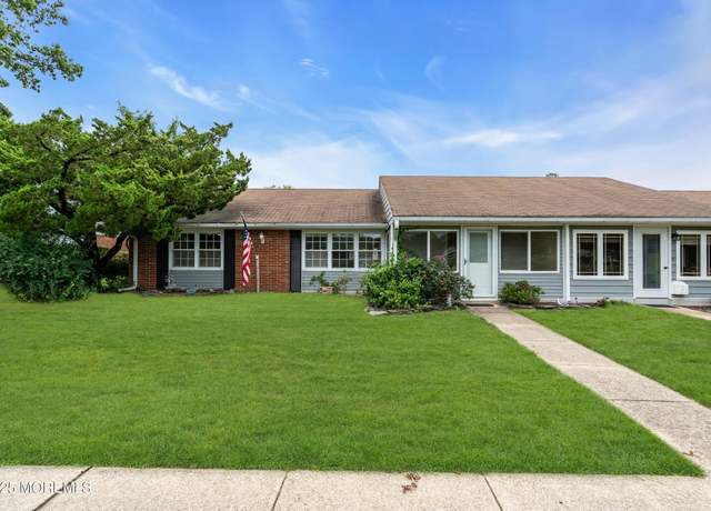 Property at 395A Chesterfield Ct, Lakewood, NJ 08701, 2 beds, 1 bath