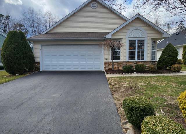 Property at 14 Wellington Ln, Lakewood, NJ 08701, 2 beds, 2 baths