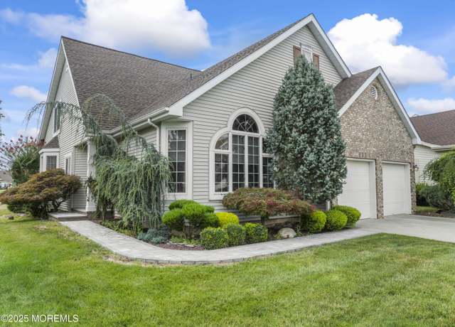 Property at 33 Leeds Ln, Monroe, NJ 08831, 3 beds, 3 baths