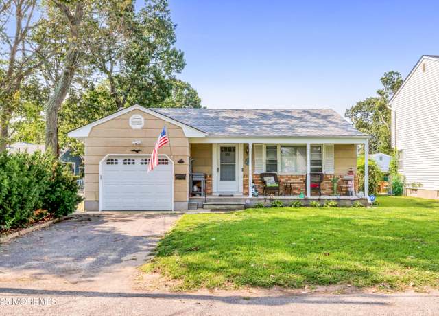 Property at 2504 Oak St, Point Pleasant, NJ 08742, 2 beds, 1.5 baths