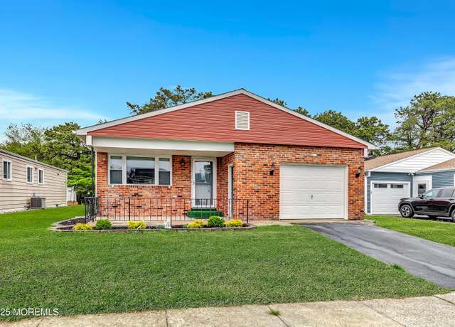 Property at 14 Santiago Dr W, Toms River, NJ 08757, 2 beds, 2 baths