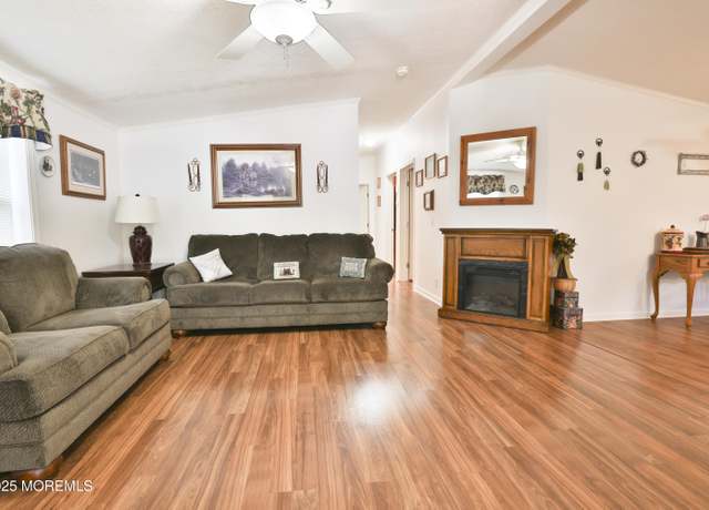 Property at 39 Goldenrod Pl, Jackson, NJ 08527, 3 beds, 2 baths