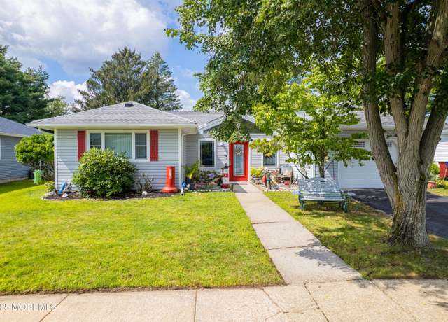 Property at 949 Jamaica Blvd, Toms River, NJ 08757, 2 beds, 2 baths